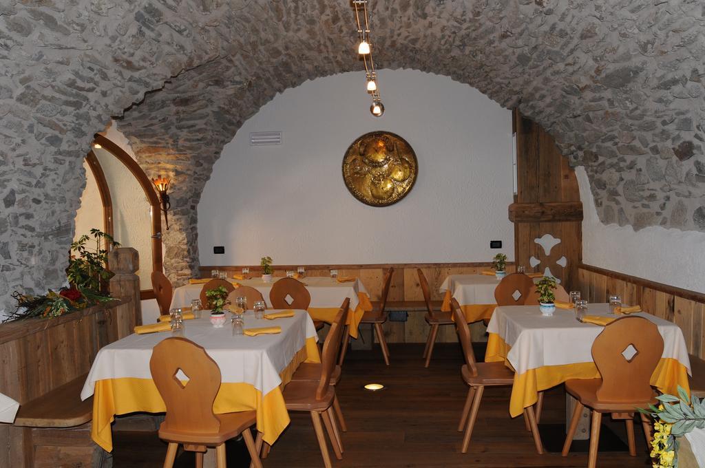 Hotel Il Maniero Ossana Extérieur photo
