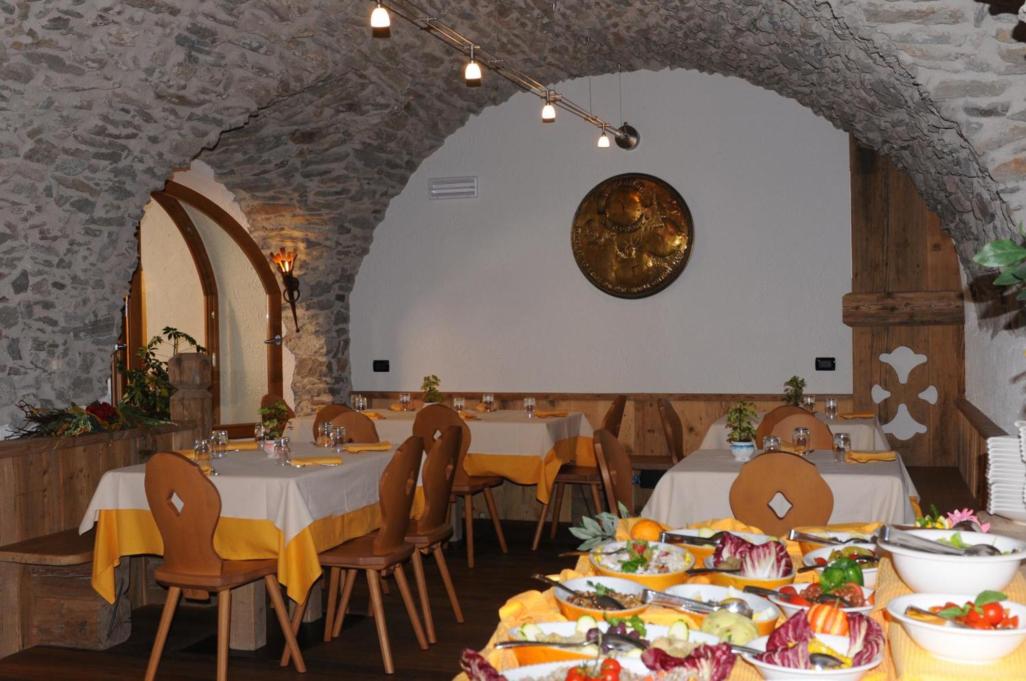 Hotel Il Maniero Ossana Extérieur photo
