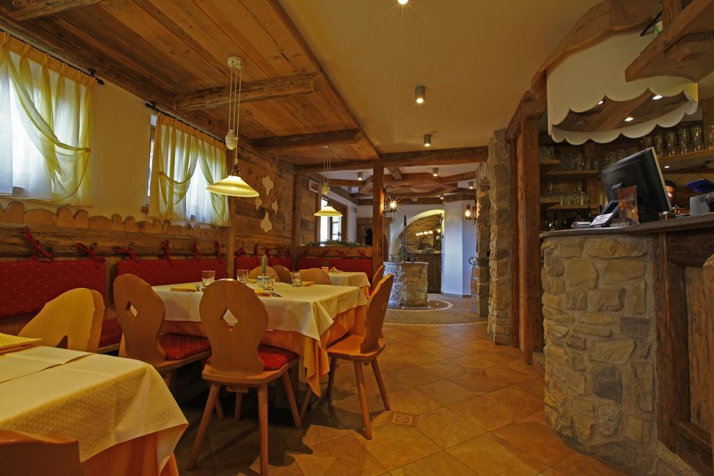 Hotel Il Maniero Ossana Extérieur photo