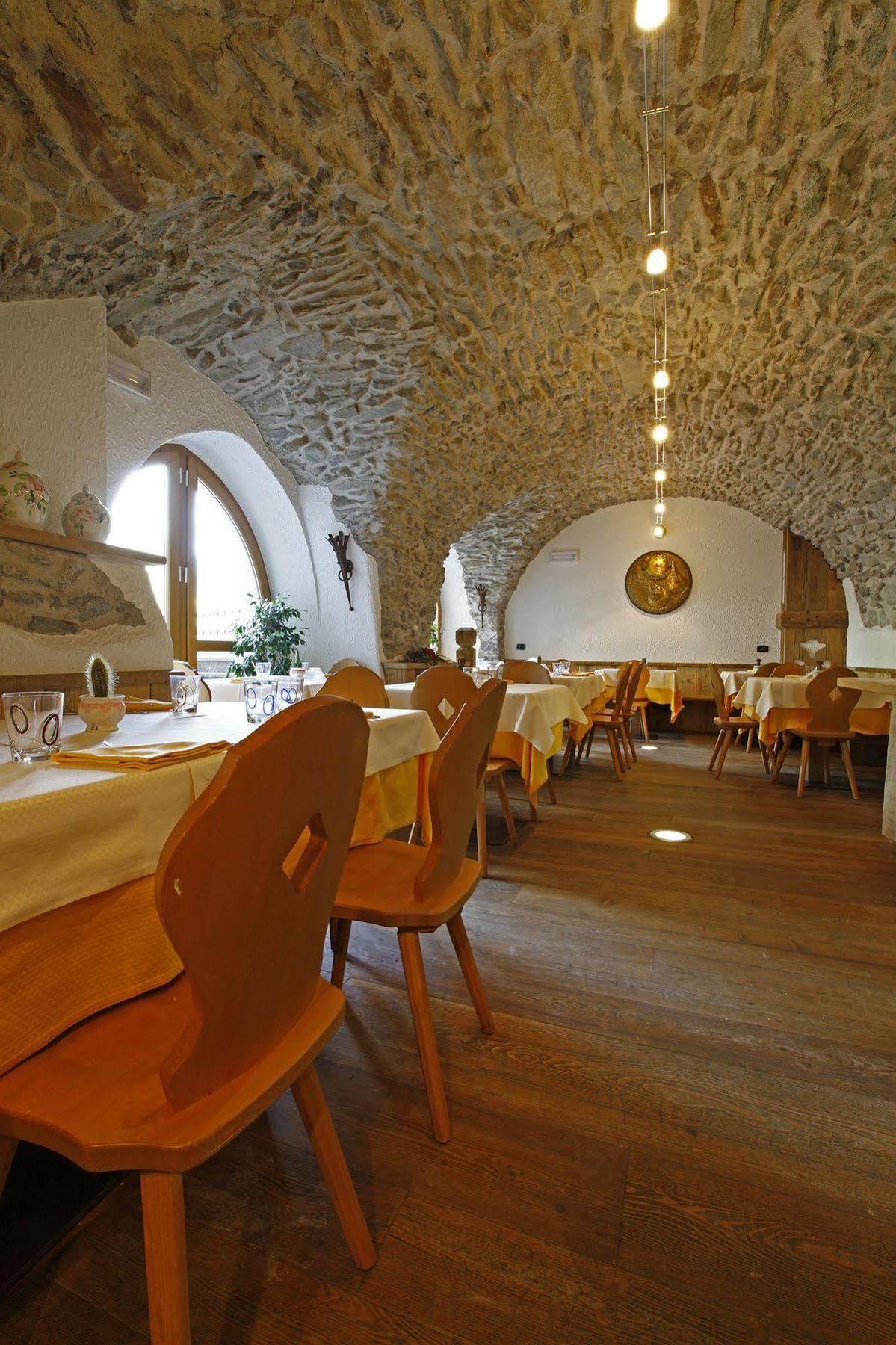 Hotel Il Maniero Ossana Extérieur photo