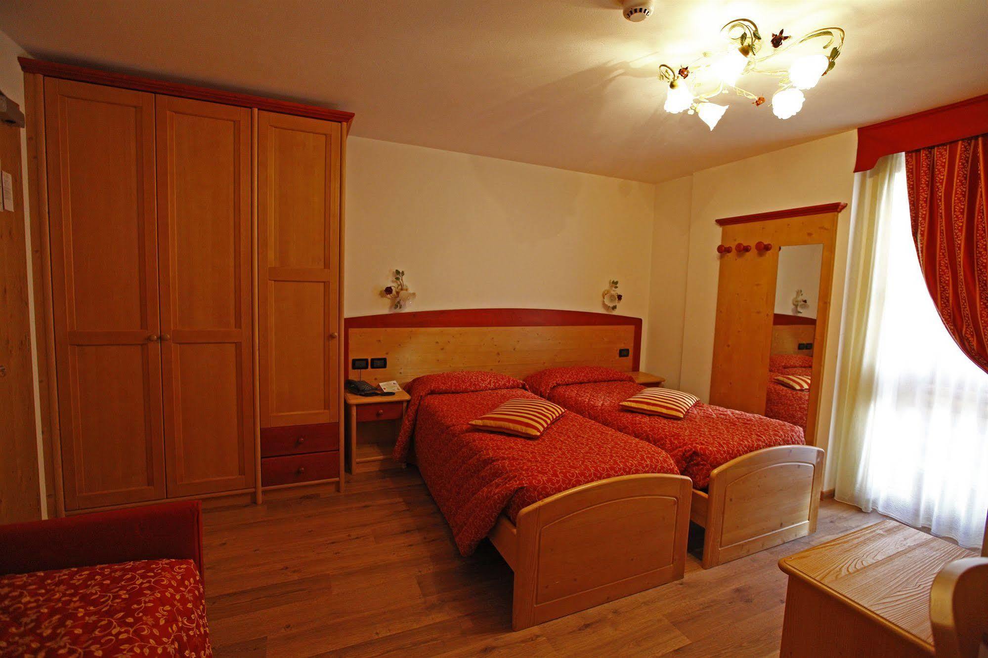 Hotel Il Maniero Ossana Extérieur photo