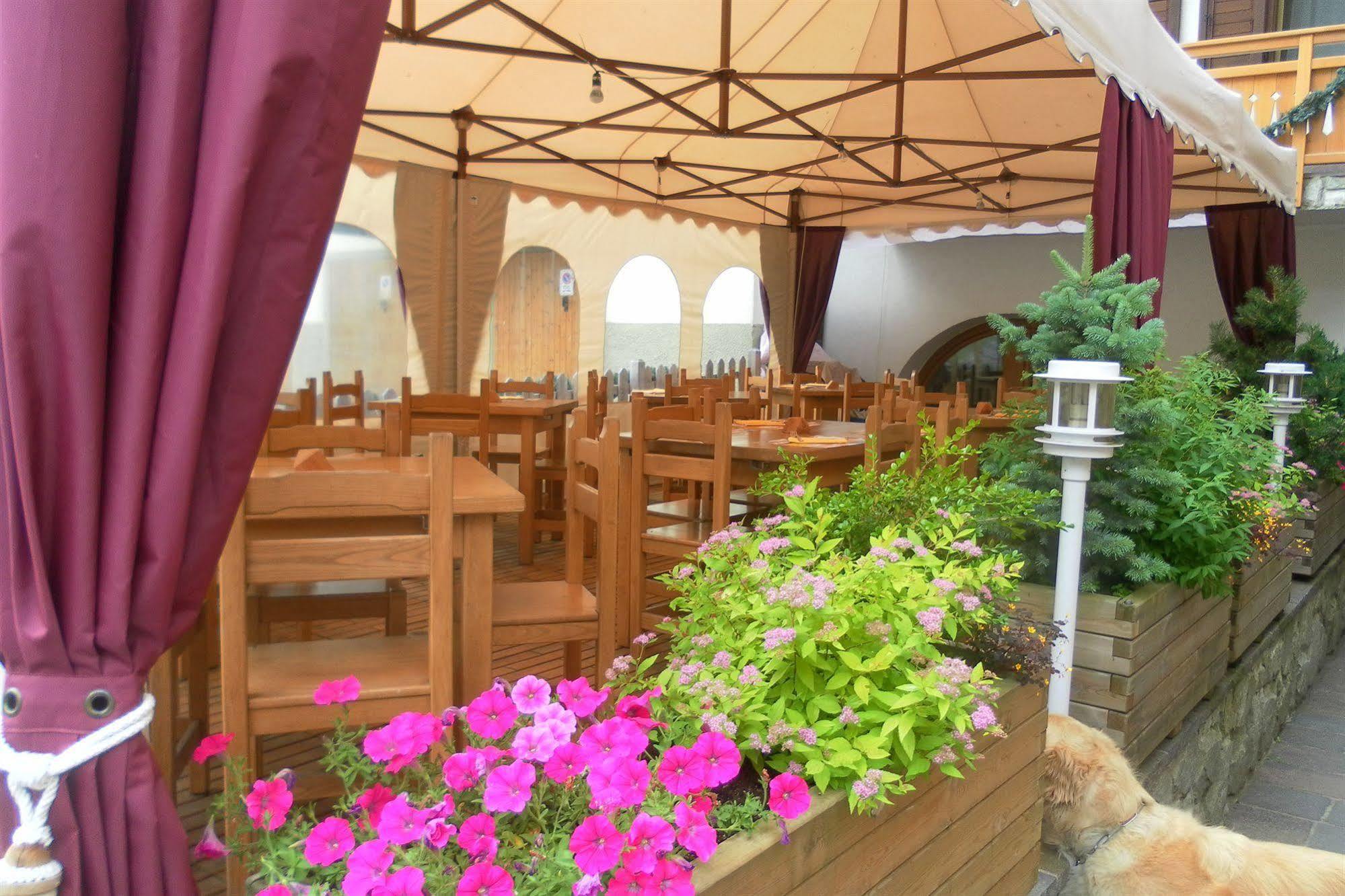 Hotel Il Maniero Ossana Extérieur photo